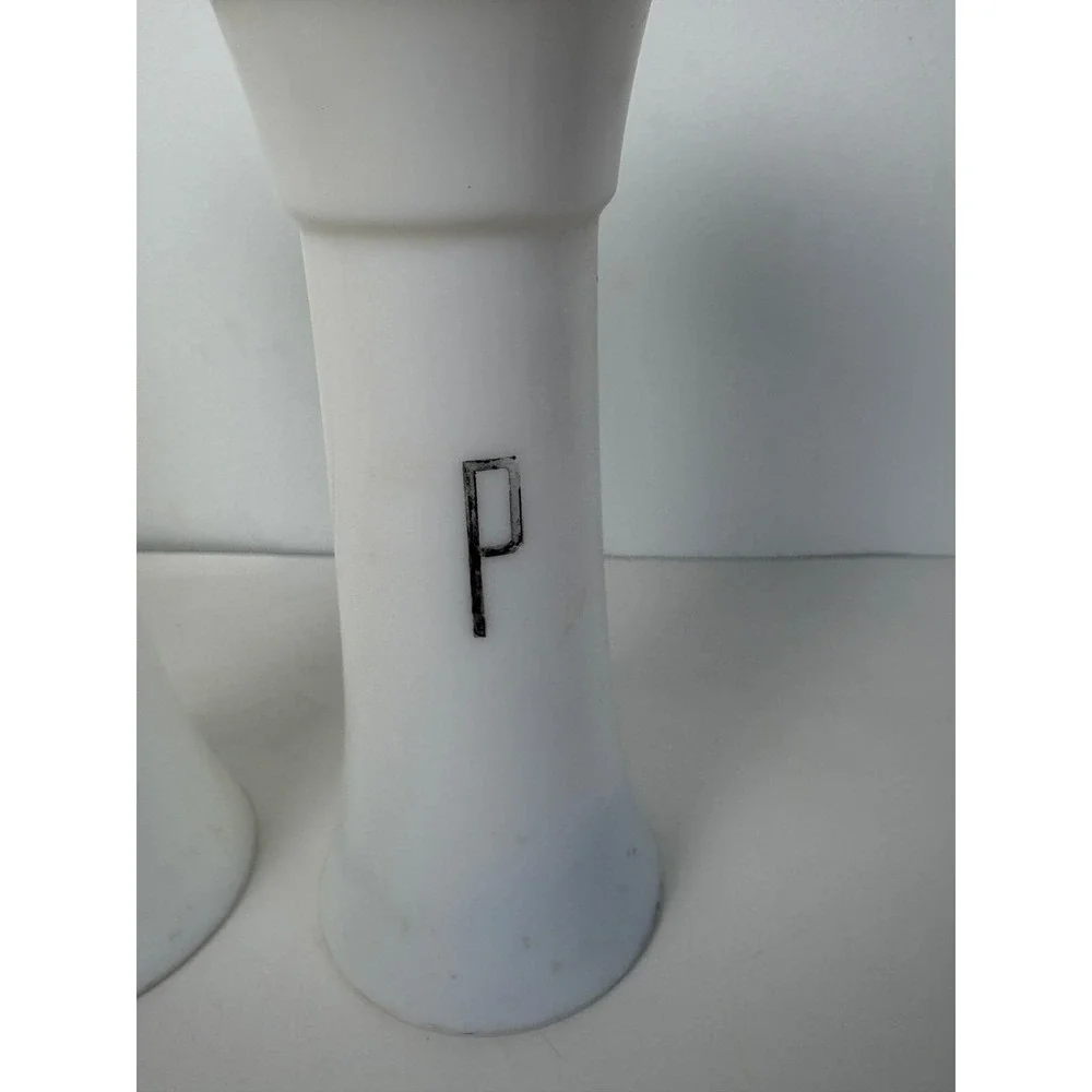 Vintage Tupperware Hourglass Salt and Pepper‎ Shakers White Set of 2 Flip Top 6